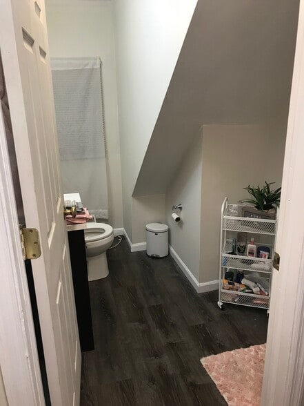 3rd floor bathroom - 419 E Lane Ave