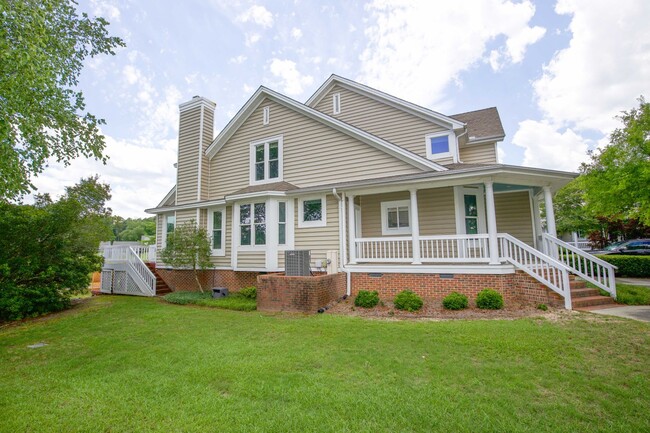 Building Photo - Beautiful Woodlake Townhome