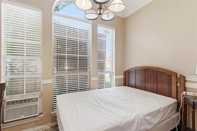Building Photo - 1701 Creekway Dr
