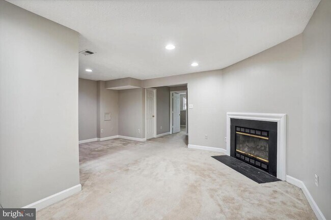 Building Photo - 14634 Battery Ridge Ln