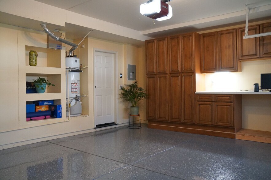 Garage - 3713 Sun West Ter