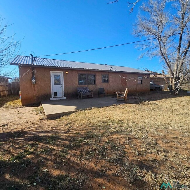 Building Photo - Month-to-Month ONLY 3 bed/1 bath home for rent- Available now!! $1115/mo
