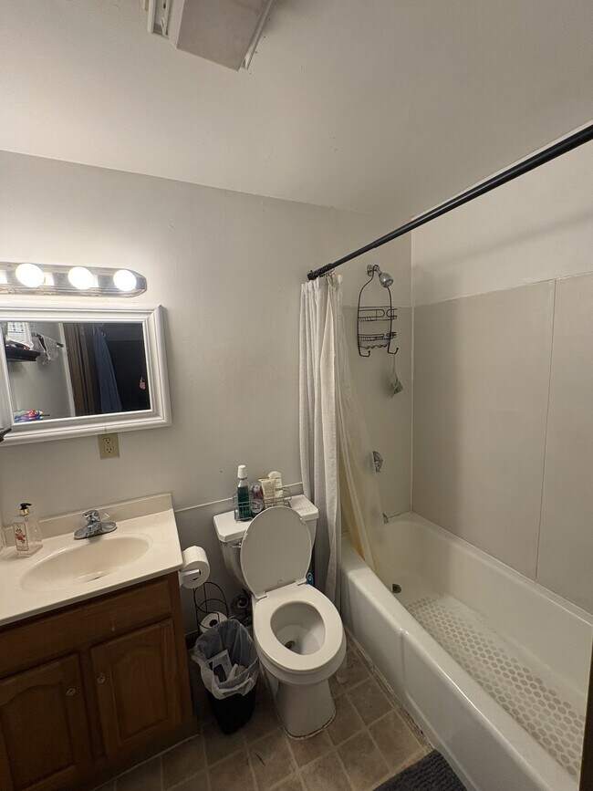 Building Photo - 98 Pelham Rd