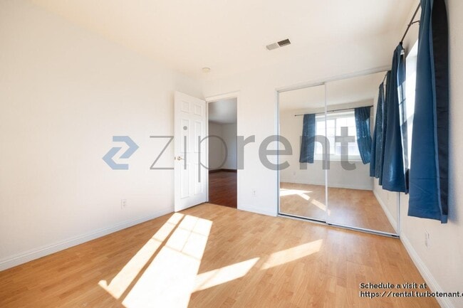 Building Photo - 740 Kirkwall Dr