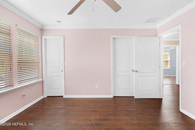 Building Photo - 352 Silver Glen Ave