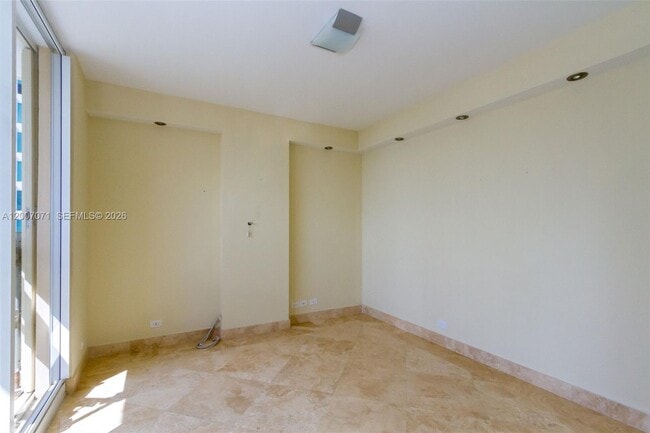 Building Photo - 888 Brickell Key Dr