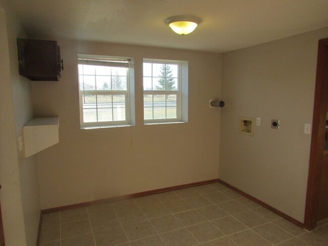 Building Photo - 510 S Circle Dr