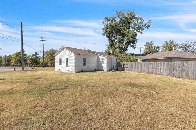 Building Photo - 2000 N Douglas Blvd