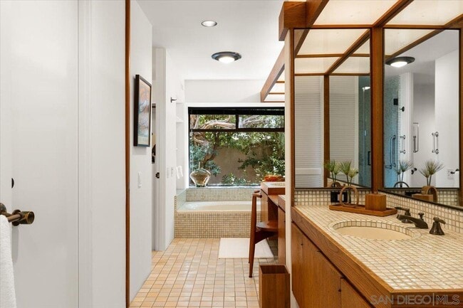 Building Photo - 8496 Westway Dr