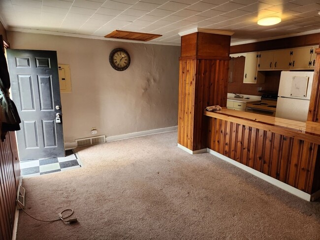 Building Photo - Conveniently Located One Bedroom Apartment...