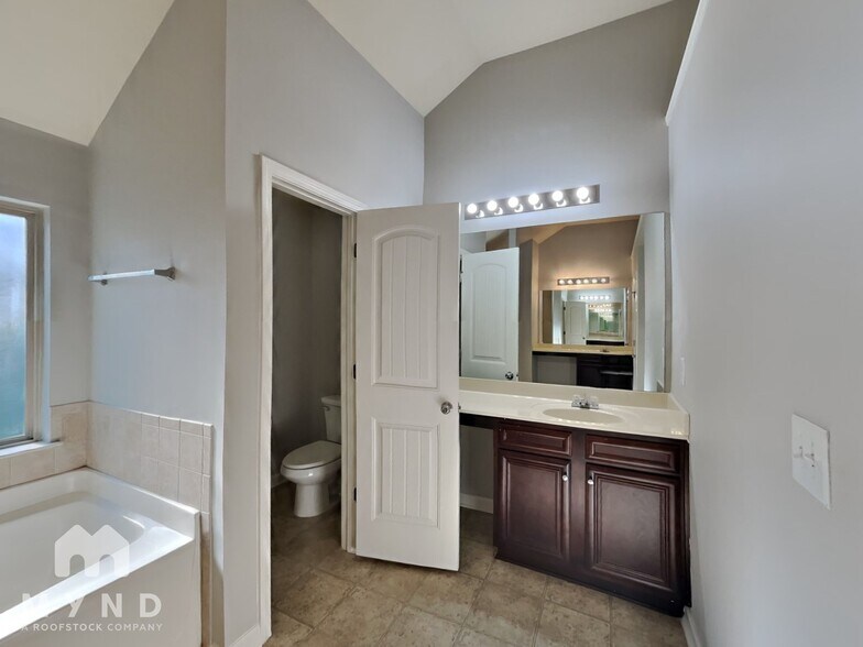 Building Photo - 1576 Pressley Ln