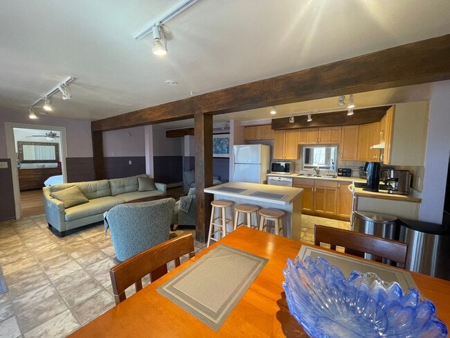 Building Photo - 182 Division St