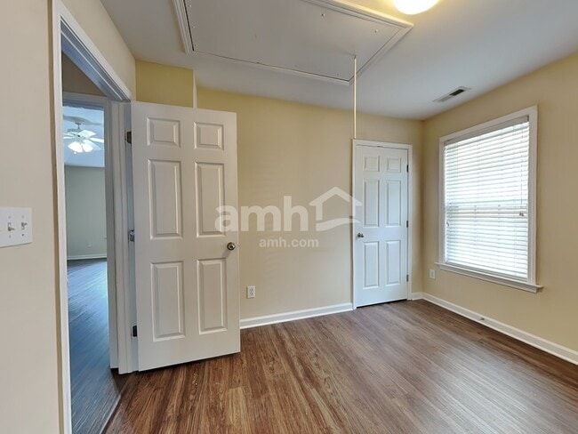 Building Photo - 83 Sioux Ln