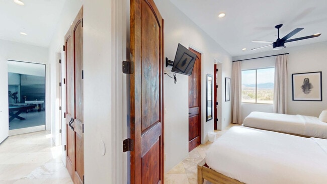 Building Photo - 4080 E Tomahawk Pass