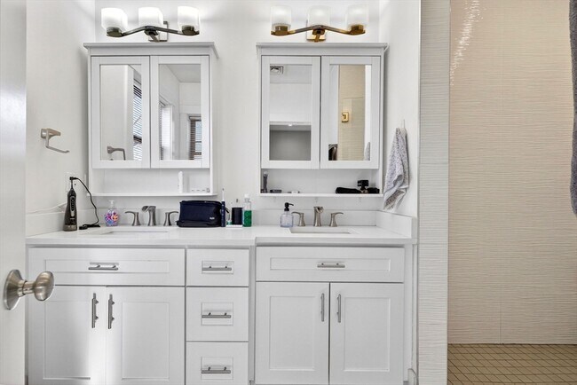 Building Photo - 18-20 Arlington St