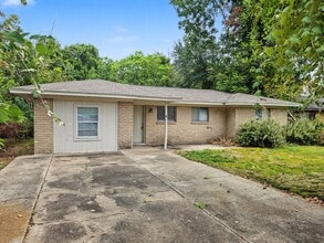 Building Photo - 206 Prune St