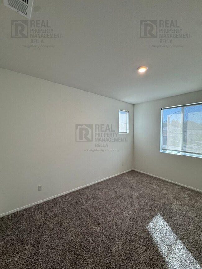 Building Photo - Gorgeous Menifee Pool Home with Downstairs...