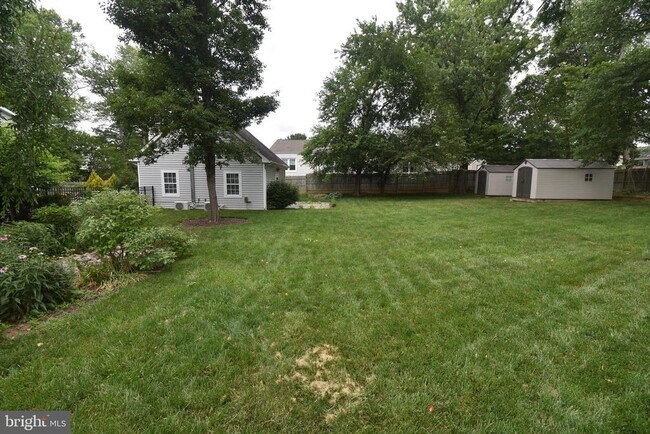 Building Photo - 2901 Meadow View Rd