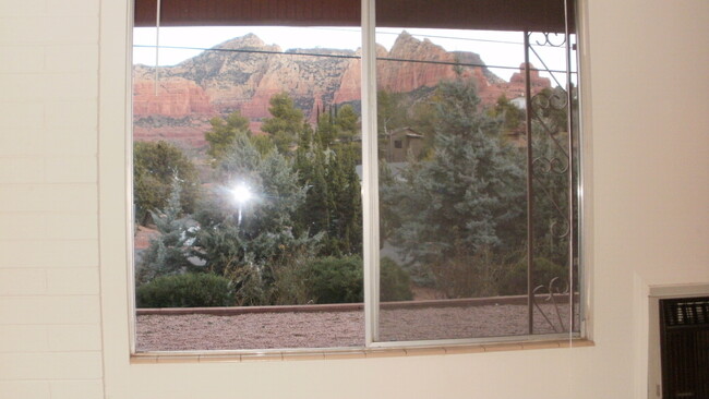 Building Photo - APARTMENT - UPTOWN SEDONA - APPLE TREE SQUARE