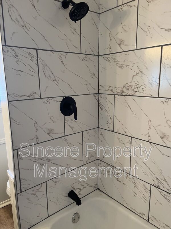 Building Photo - 2013 N College Ave