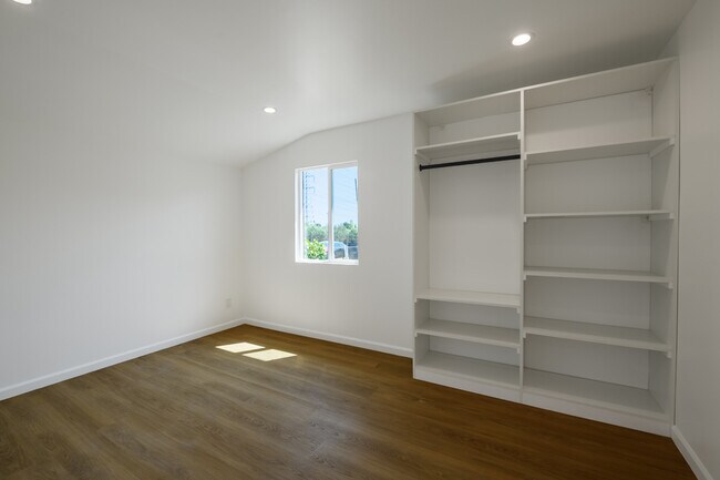 Building Photo - 6555 Darwell Ave