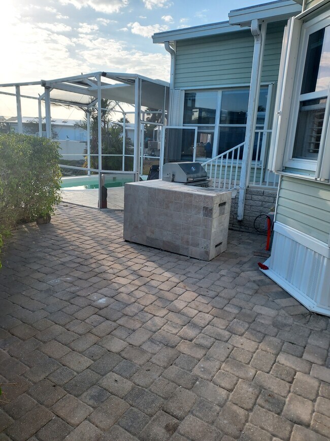 Building Photo - 17500 Primrose Ct