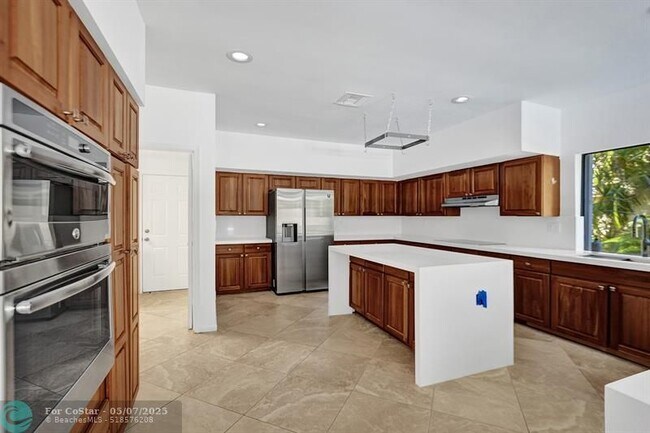 Building Photo - 2622 NW 49th St