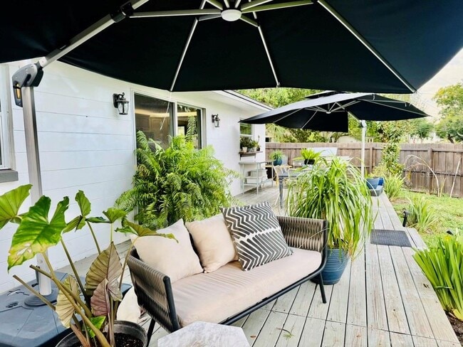 Building Photo - 1815 Barker Dr