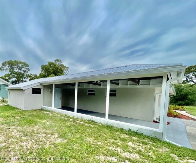 Building Photo - 1409 Palm Way