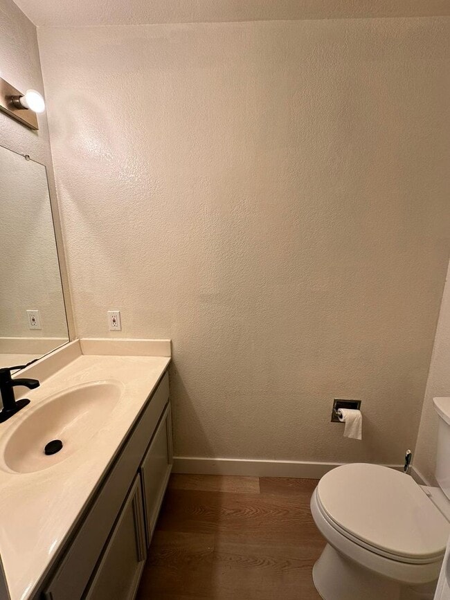 Building Photo - Cozy Beautiful Townhouse for Rent