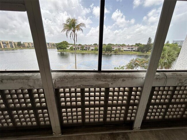 Building Photo - 3301 Spanish Moss Terrace