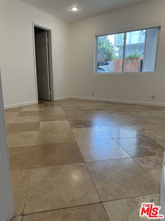 Building Photo - 2454 Penmar Ave
