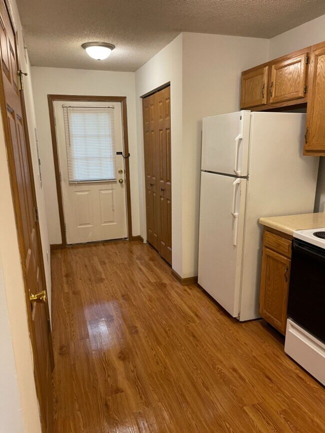 Building Photo - 2BR/2BA with W/D Included! AVAIL. 5/1/26
