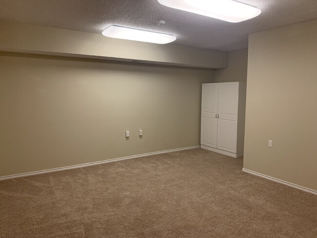 Building Photo - Updated Duplex with Large Basement in Cooper School District!