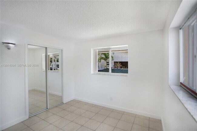Building Photo - 1522 SW 30th St
