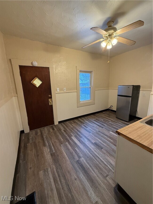 Building Photo - 3467 E 149th St