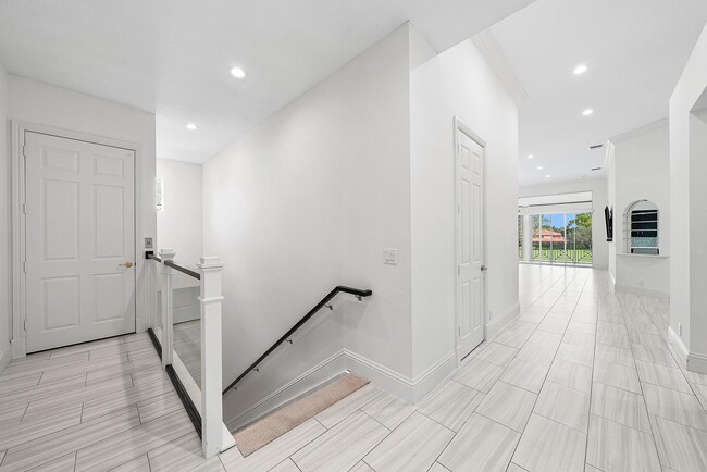 Building Photo - 114 Palm Point Cir