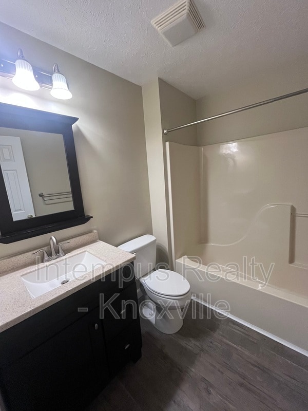 Building Photo - 7728 Chapel Bend Dr