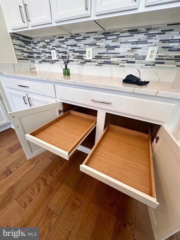 Building Photo - 21354 Shady Wood Terrace