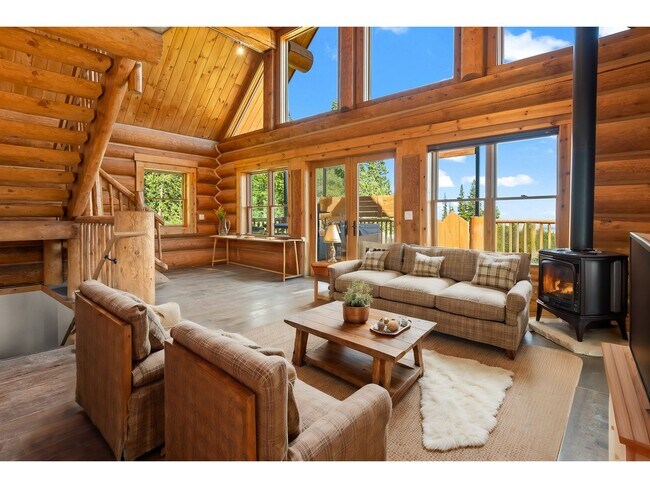 Building Photo - Beautiful Home on 10 Actre