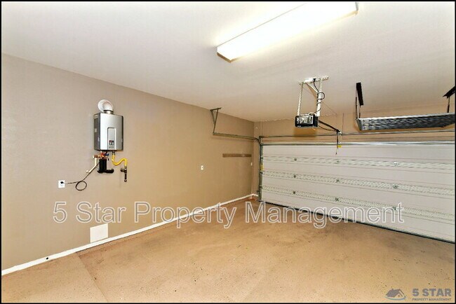 Building Photo - 3741 Loma Adriana