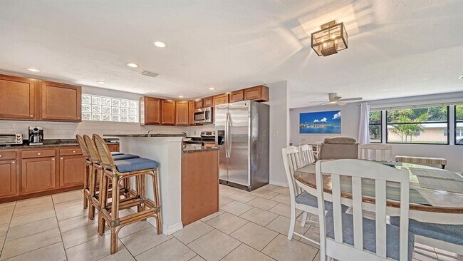Building Photo - 6061 Border Ln