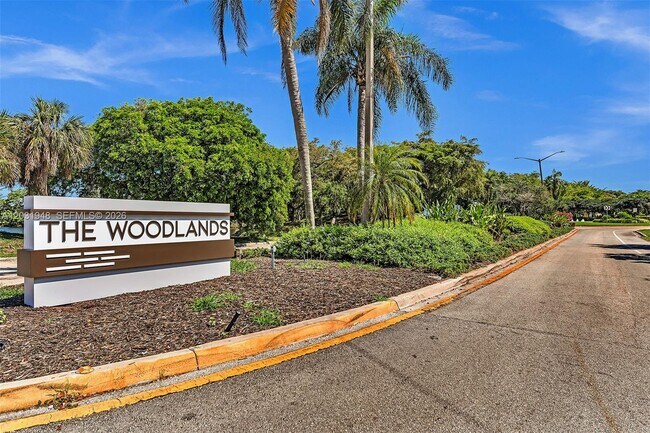 Building Photo - 5602 S Travelers Palm Ln