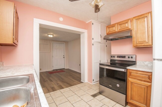 Building Photo - 1148 Baker Ave