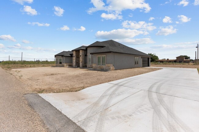 Building Photo - 12029 W Palomino Dr