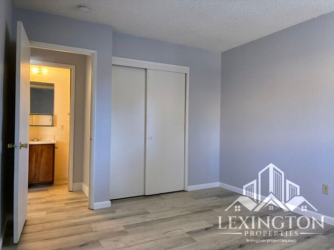 Building Photo - Charming 2BD/1.5BA Sacramento Home, near J...