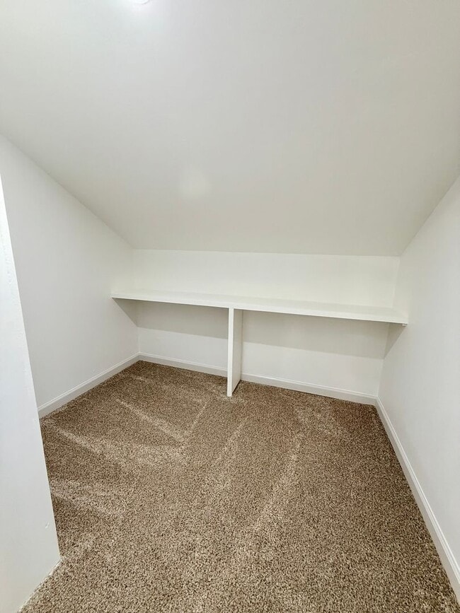 Building Photo - Quiet & Cute! Remodeled 1 Bed, 1 Bath Near...