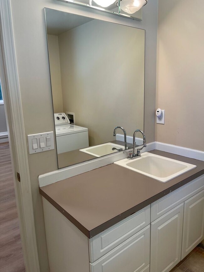 Building Photo - Well maintained 4bd Issaquah home!