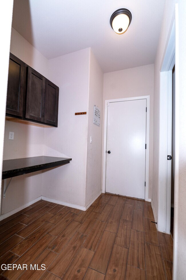Building Photo - 804 Spofforth Rd