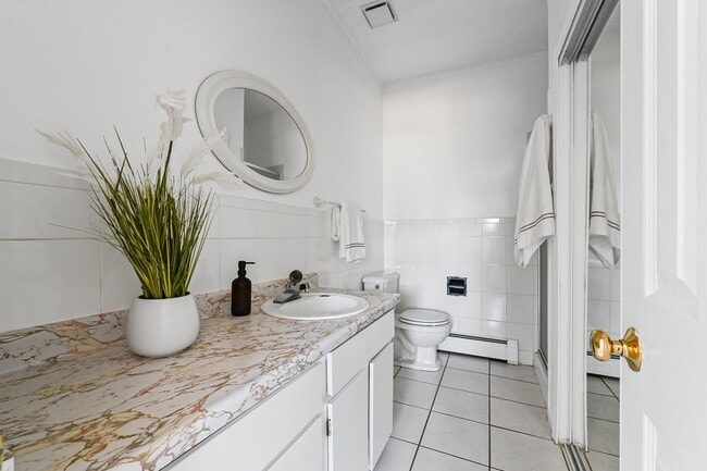 Building Photo - 1804 Simms St